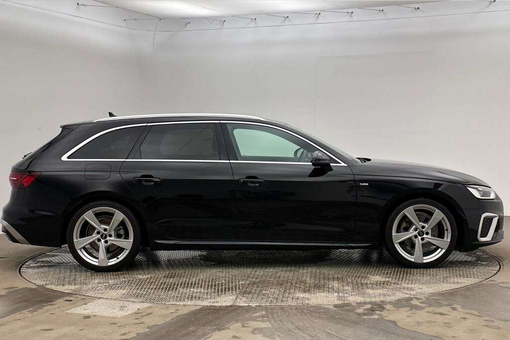 Audi A4 35 Tfsi S Line S Tronic 2023 Black #4