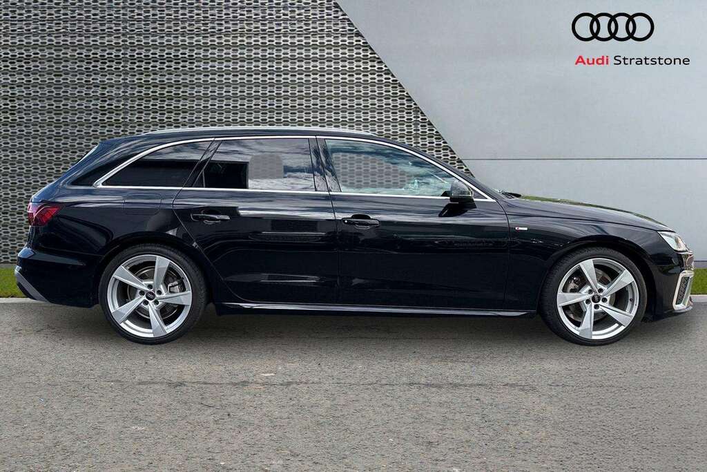 Audi A4 35 Tfsi S Line S Tronic 2023 Black #4