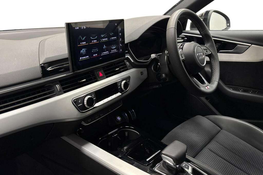 Audi A4 35 Tfsi S Line S Tronic 2023 Black #2