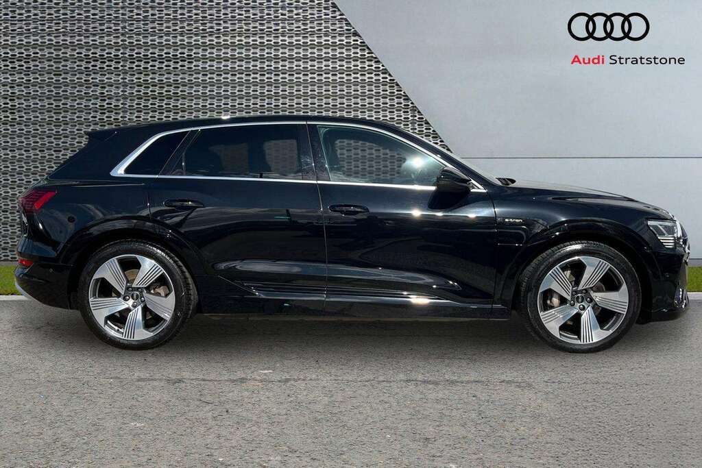Audi E-tron 230Kw 50 Quattro 71Kwh S Line 2022 Black #4