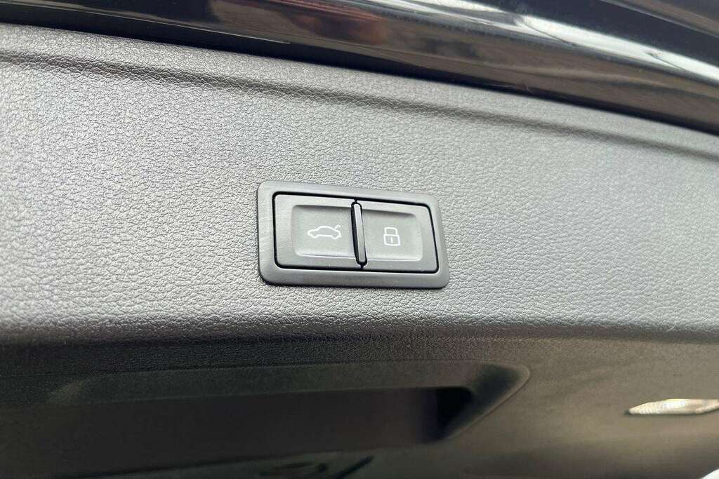 Audi A4 2.0 Tdi 35 Black Edition Saloon S Troni Black #33