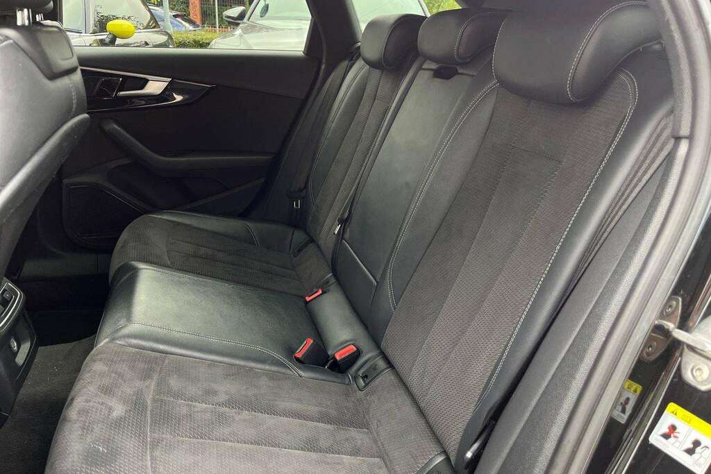Audi A4 2.0 Tdi 35 Black Edition Saloon S Troni Black #32