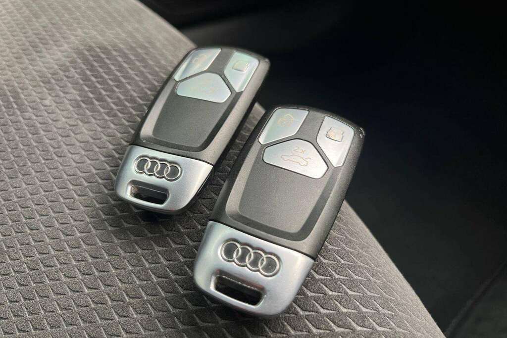 Audi A4 2.0 Tdi 35 Black Edition Saloon S Troni Black #25
