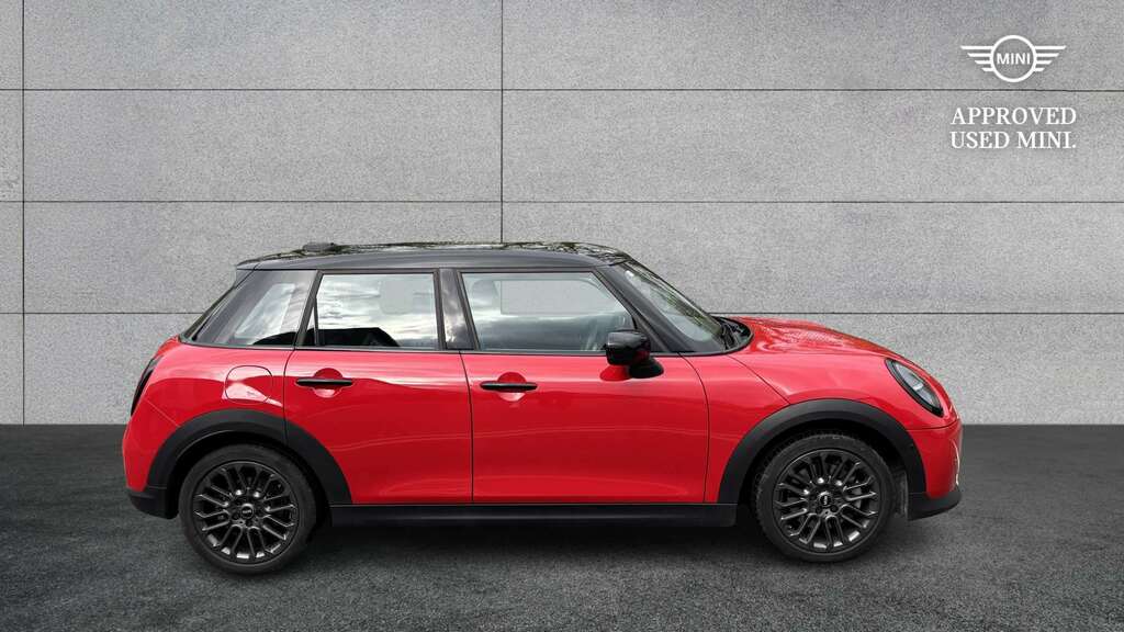 Mini Hatch 1.5 C Exclusive 2025 Red #3
