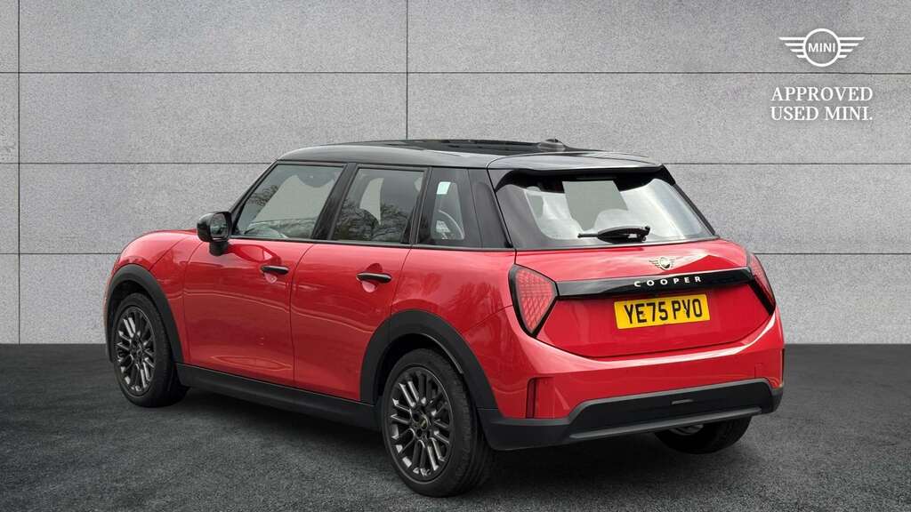 Mini Hatch 1.5 C Exclusive 2025 Red #2