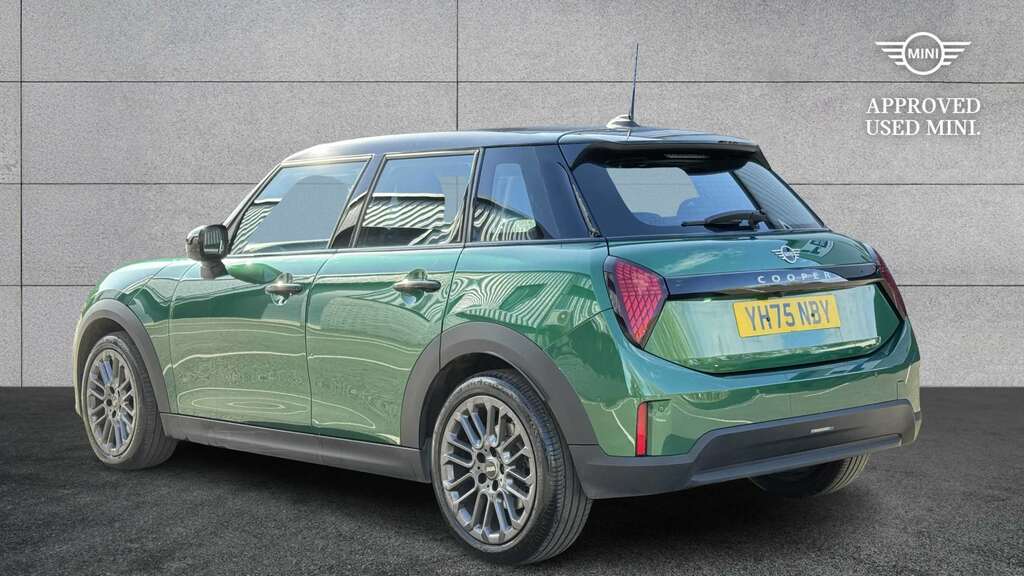 Mini Hatch 1.5 C Exclusive 2025 Green #2