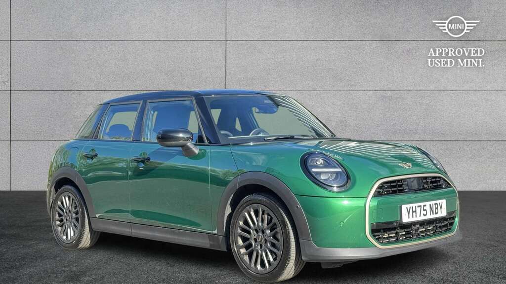 Mini Hatch 1.5 C Exclusive 2025 Green