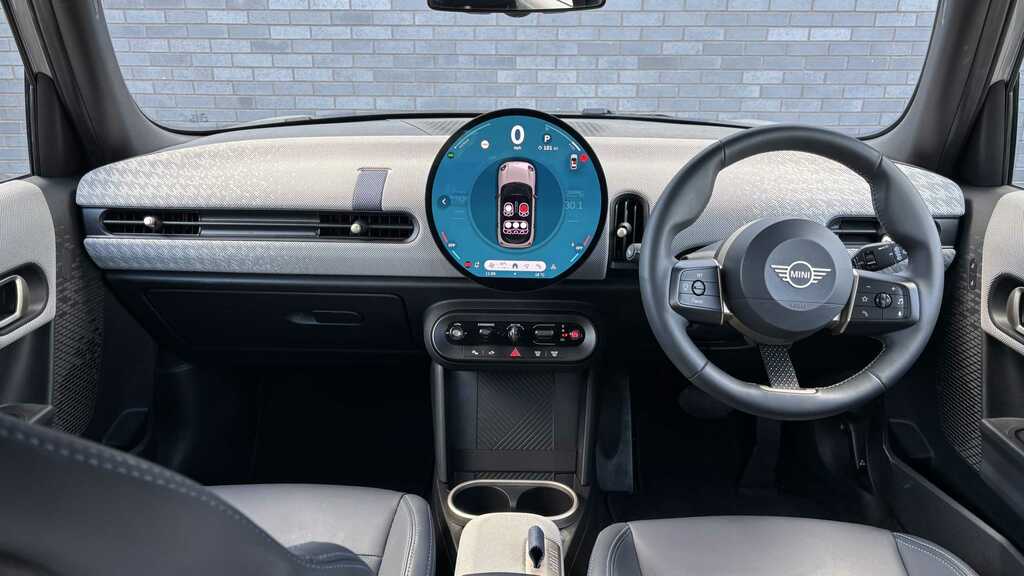 Mini Hatch 1.5 C Exclusive 2025 Silver #3