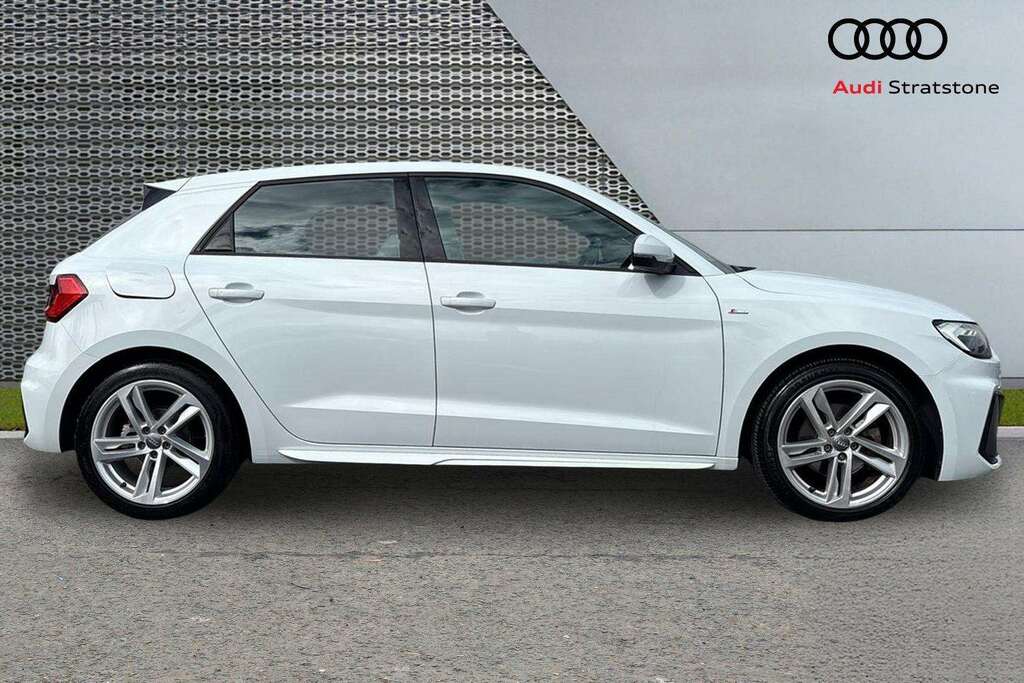 Audi A1 1.5 Tfsi 35 S Line Contrast Edition Sportback Yellow #4