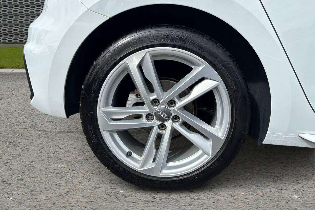 Audi A1 1.5 Tfsi 35 S Line Contrast Edition Sportback Yellow #9