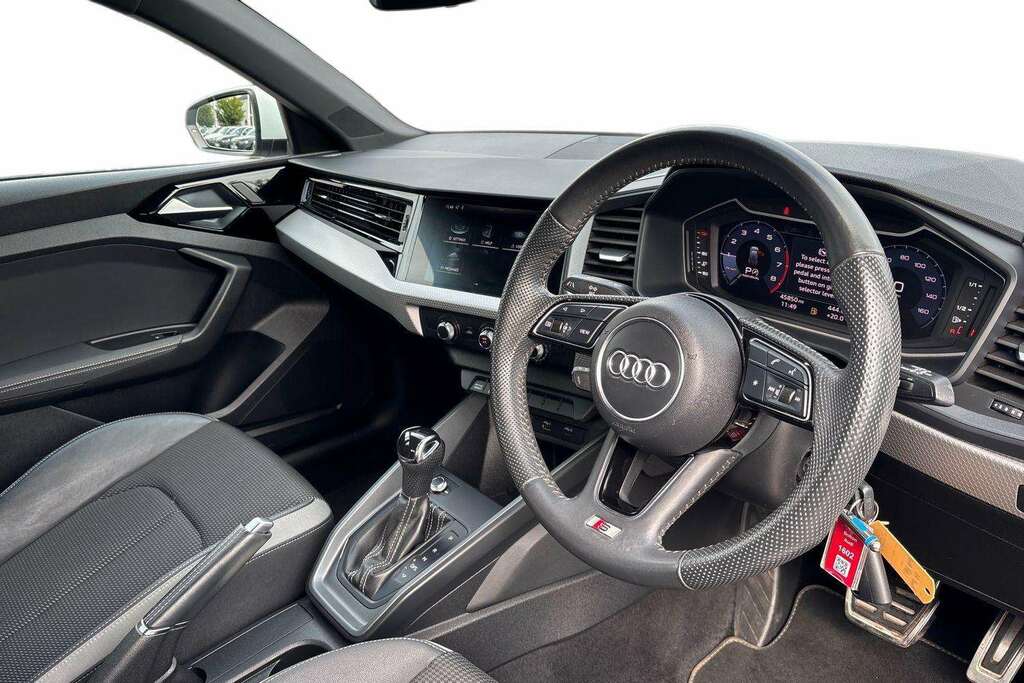 Audi A1 1.5 Tfsi 35 S Line Contrast Edition Sportback Yellow #6