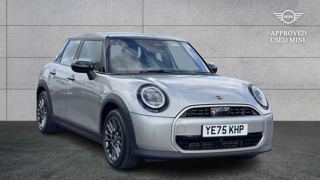 Mini Hatch 1.5 C Exclusive 2025 Silver
