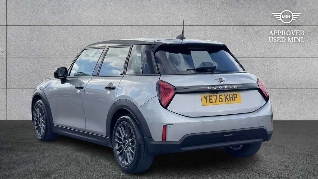 Mini Hatch 1.5 C Exclusive 2025 Silver #4