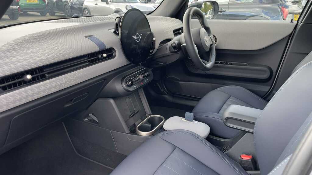 Mini Hatch 1.5 C Exclusive 2025 Silver #5