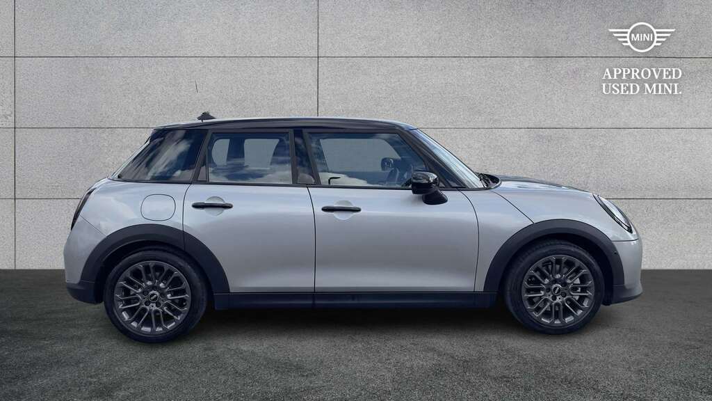 Mini Hatch 1.5 C Exclusive 2025 Silver #2