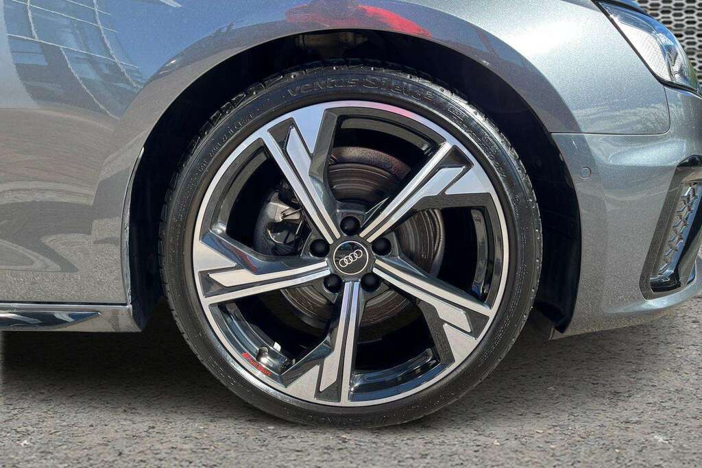 Audi A4 35 Tfsi Black Edition S Tronic 2024 Grey #4