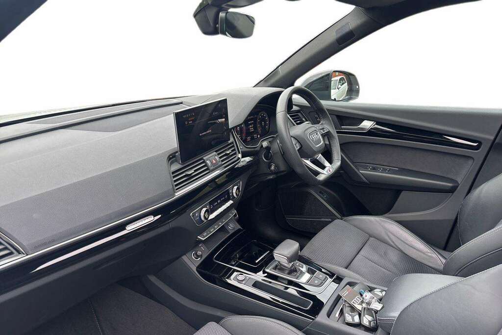 Audi Q5 45 Tfsi Quattro Black Edition S Tronic 2024 White #2