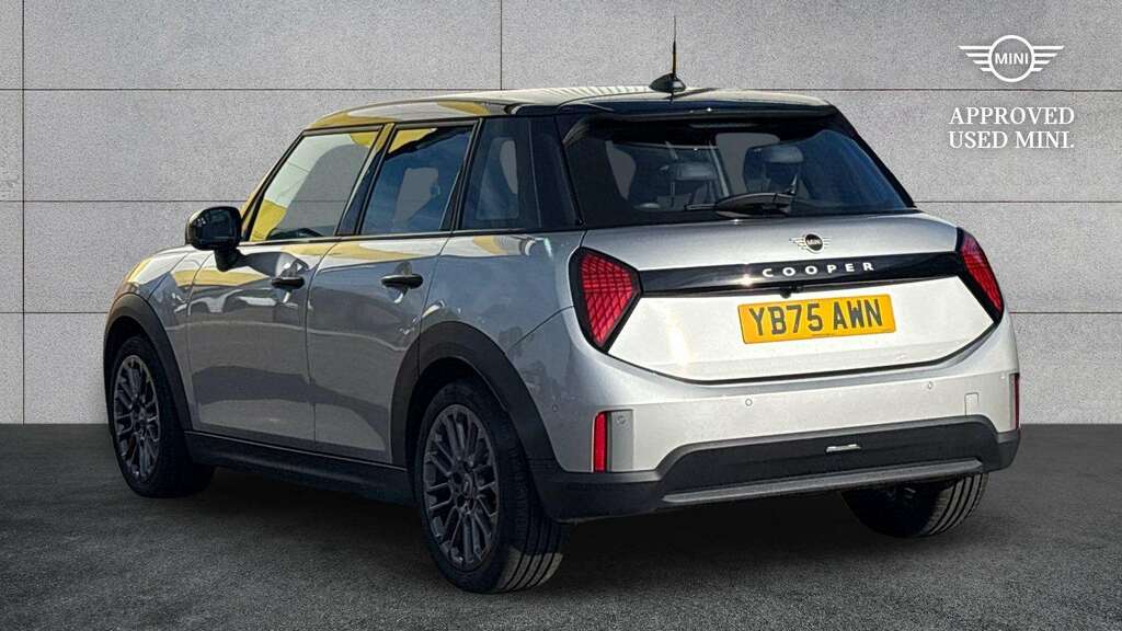 Mini Hatch 1.5 C Exclusive 2025 Silver #2