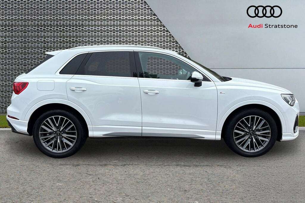 Audi Q3 35 Tfsi S Line S Tronic Leather 2024 White #4