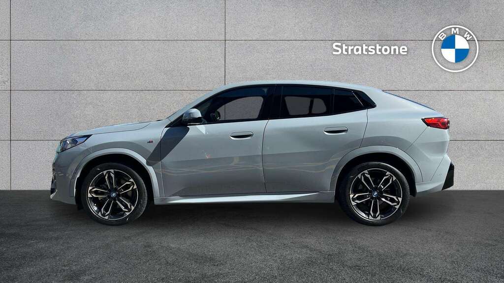 BMW iX2 230Kw Xdrive30 M Sport 65Kwh 2024 Grey #4