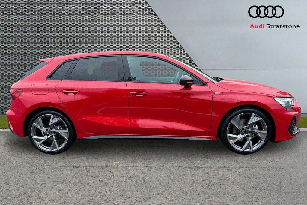 Audi A3 1.5 Tfsi 150 Black Edition S Tronic 2026 Red #4