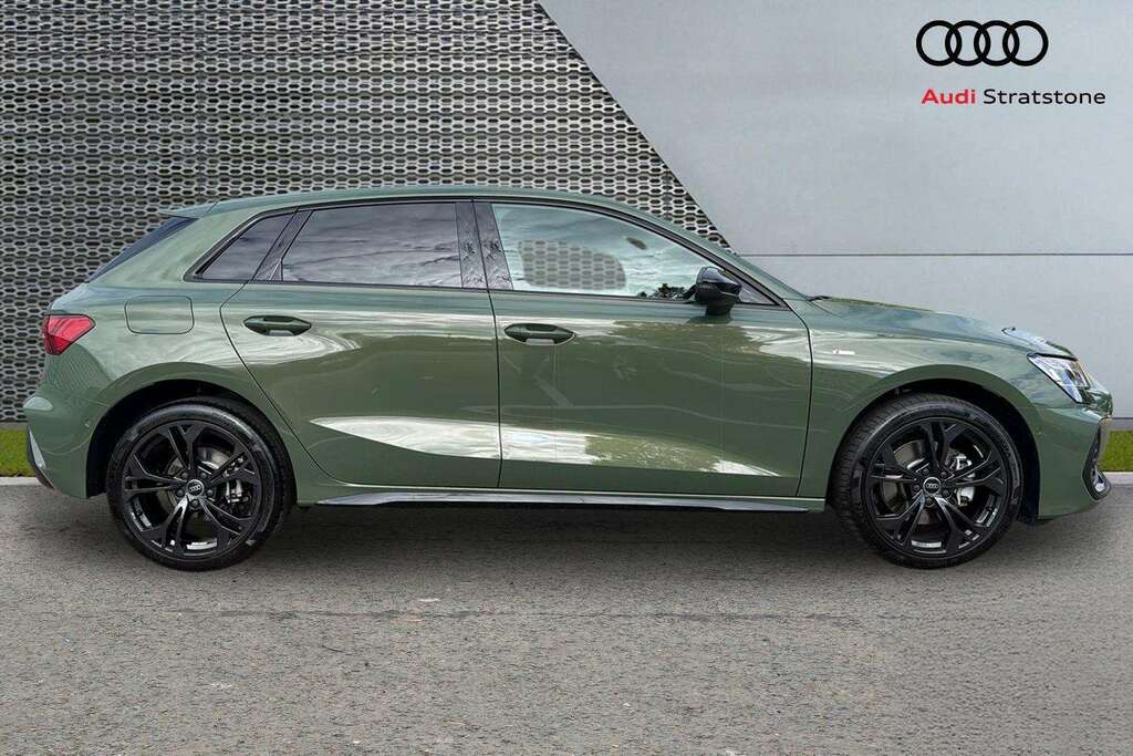 Audi A3 1.5 Tfsi E 204 Black Edition S Tronic 2026 Green #4