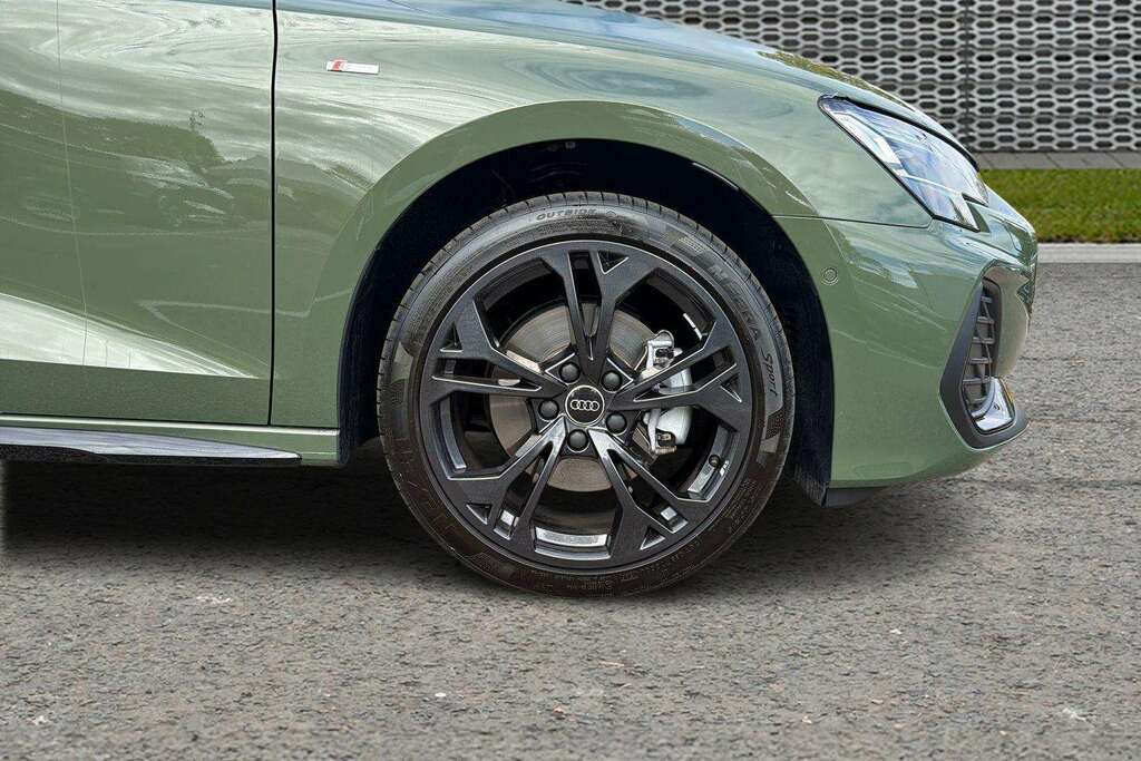 Audi A3 1.5 Tfsi E 204 Black Edition S Tronic 2026 Green #5