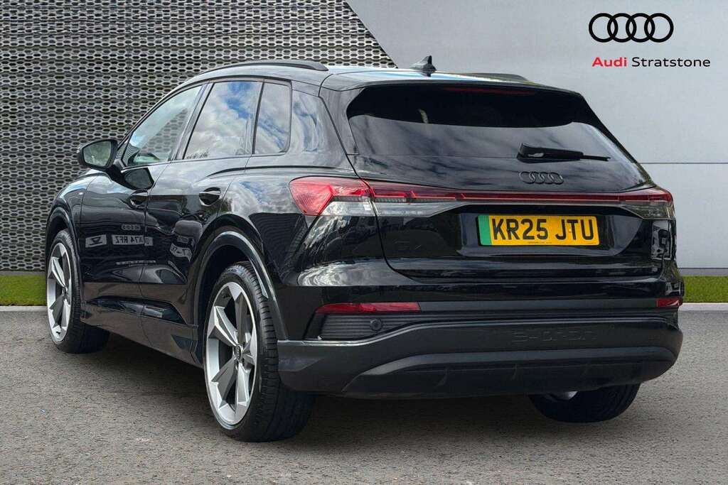 Audi Q4 E Tron 150Kw 40 63Kwh Black Edition 2025 Black #3
