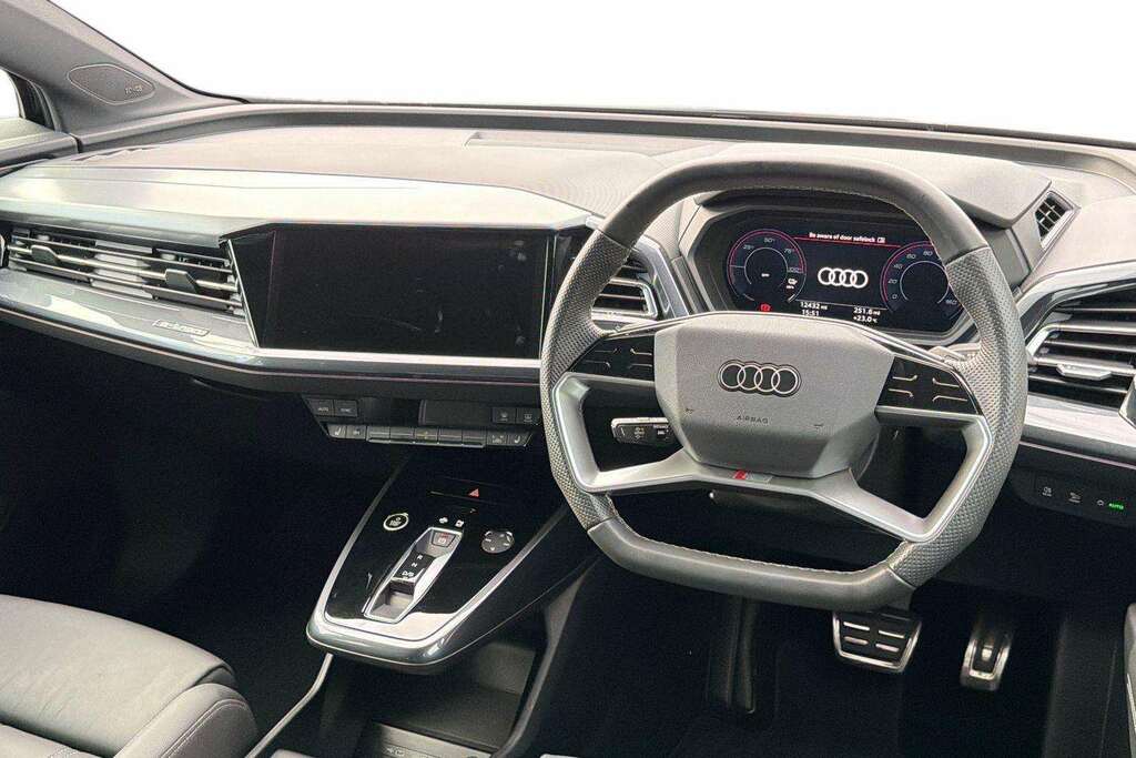 Audi Q4 E Tron 150Kw 40 63Kwh Black Edition 2025 Black #6