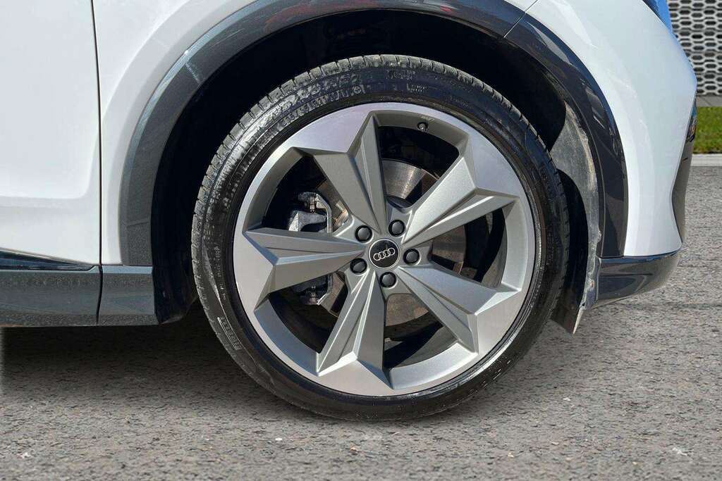 Audi Q4 E Tron 210Kw 45 82Kwh Black Edition 2025 White #5