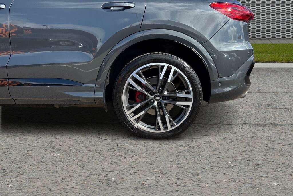 Audi Q5 2.0 Tdi Quattro Launch Edition S Tronic 2025 Black #11