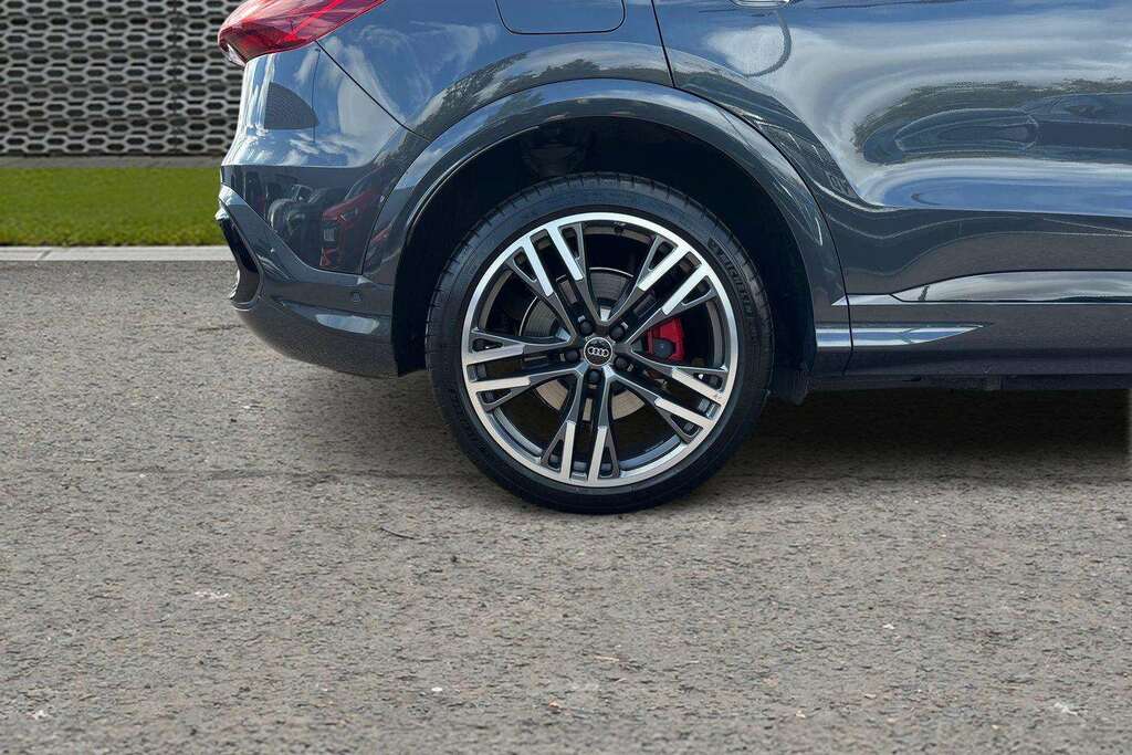 Audi Q5 2.0 Tdi Quattro Launch Edition S Tronic 2025 Black #9