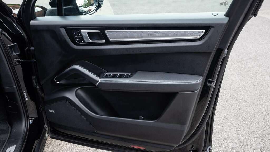 Porsche Cayenne 3.0 V6 E-hybrid 17.9Kwh Platinum Edition Suv P Black #35