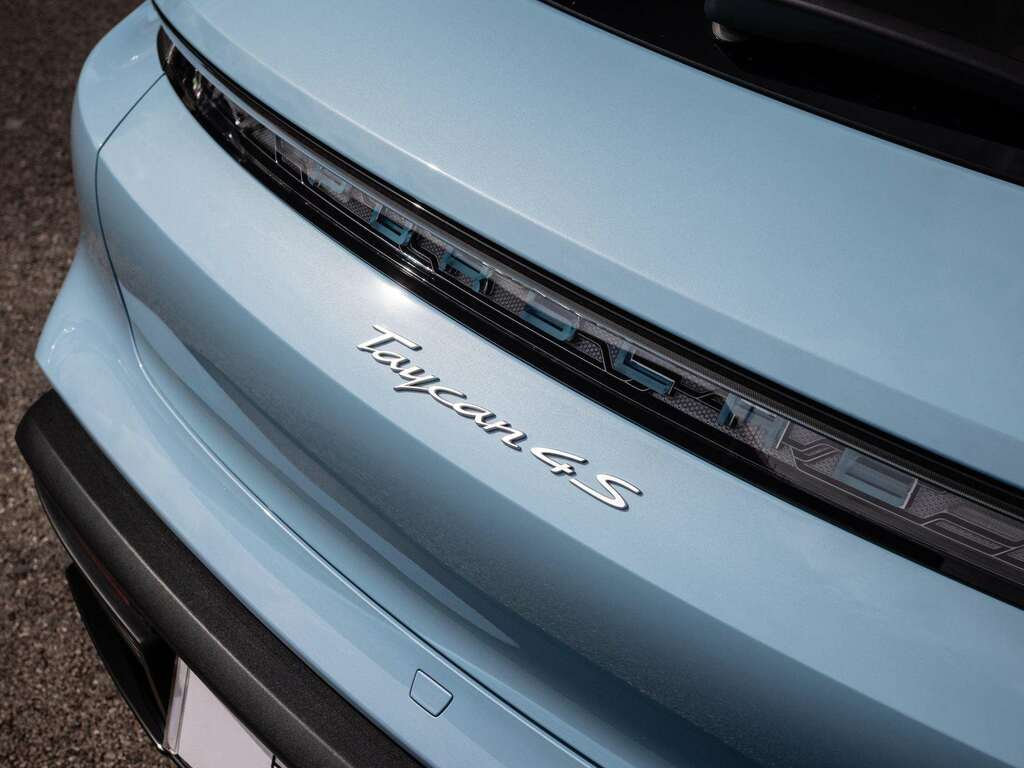 Porsche Taycan Performance Plus 93.4Kwh Turbo S Saloon Electr #40