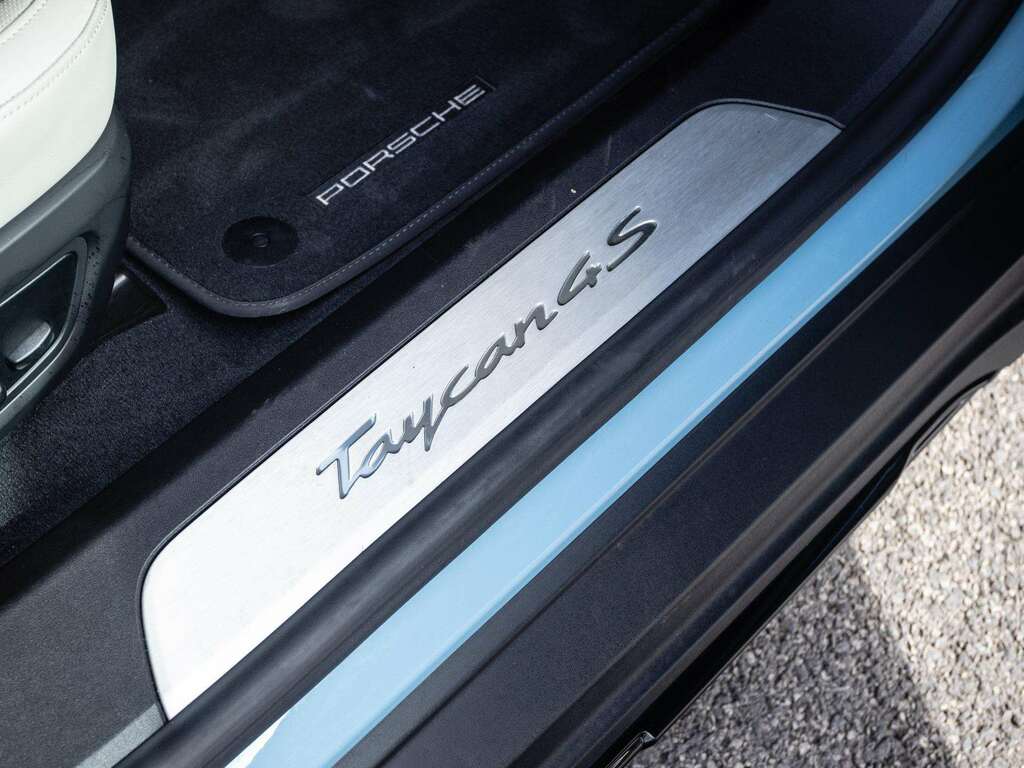 Porsche Taycan Performance Plus 93.4Kwh Turbo S Saloon Electr #32