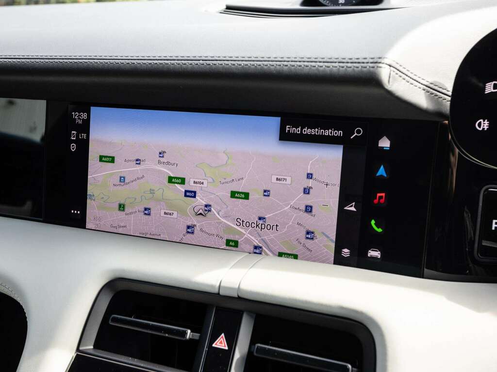 Porsche Taycan Performance Plus 93.4Kwh Turbo S Saloon Electr #22