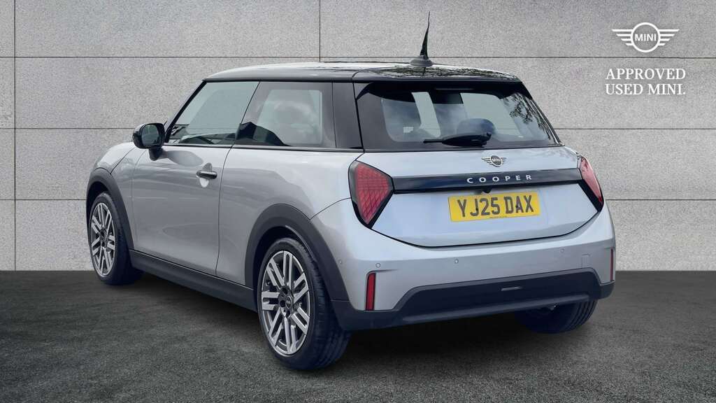 Mini Hatch 1.5 C Classic 2025 Silver #4