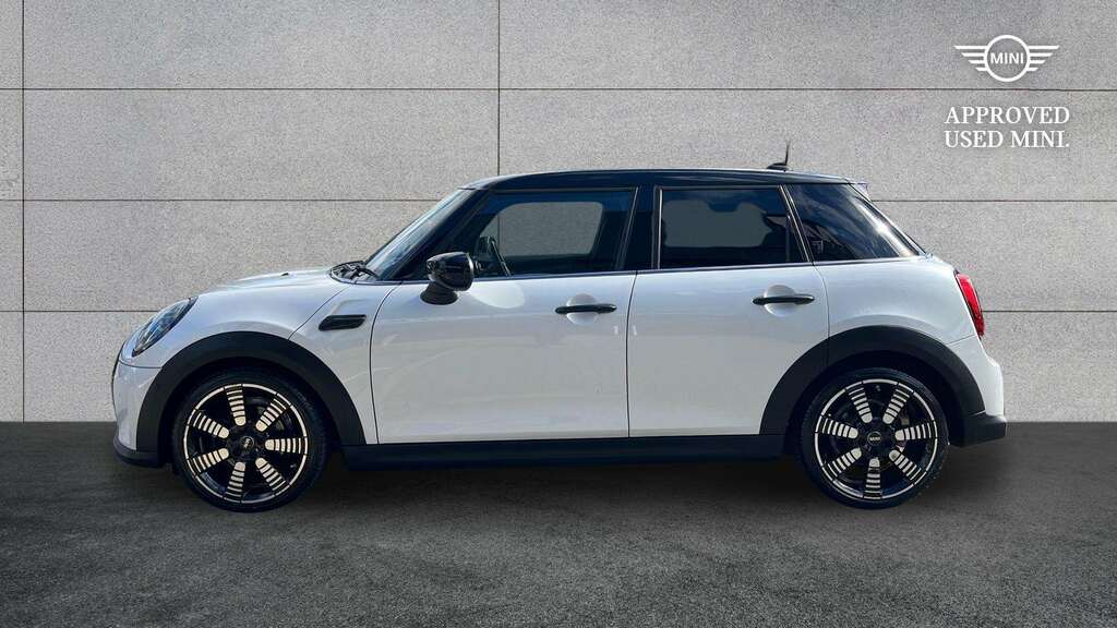 Mini Hatch 1.5 Cooper Exclusive Premium Plus 2023 White #4