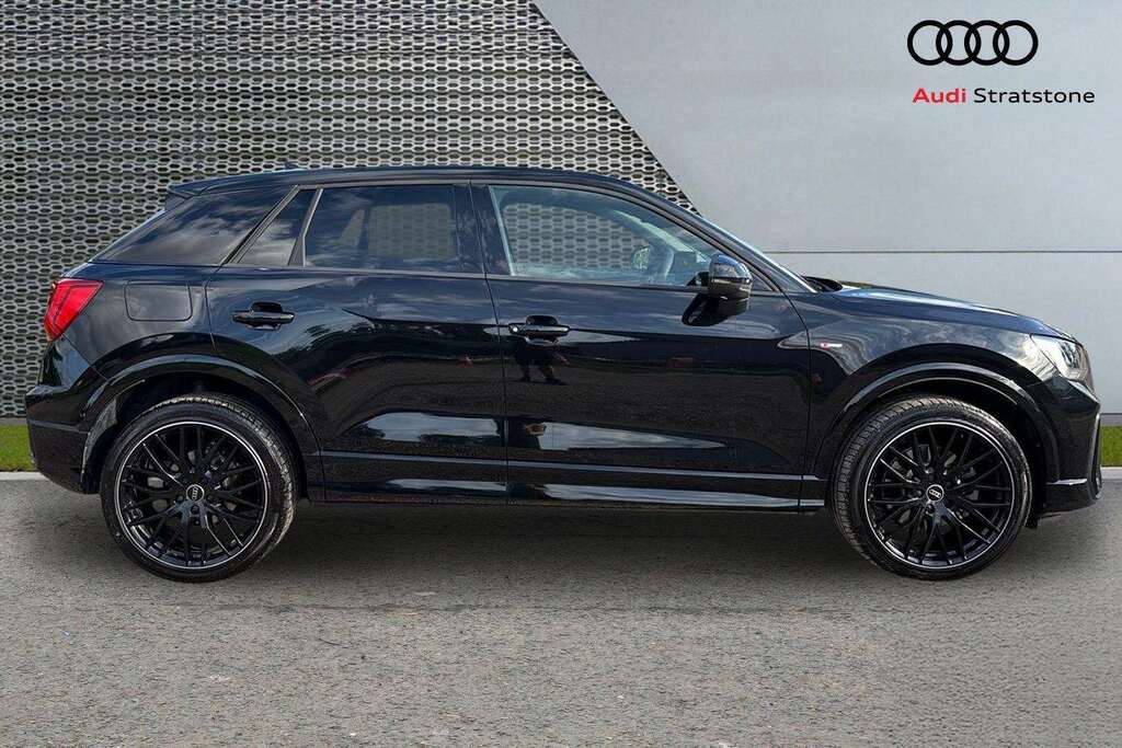 Audi Q2 35 Tfsi Black Edition S Tronic 2026 Black #4