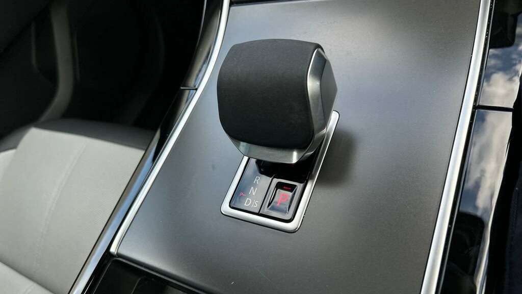 Land Rover Range Rover Velar 2024 24 Range Rover Velar 2.0 D200 Mhev Dynamic Se Blue #13