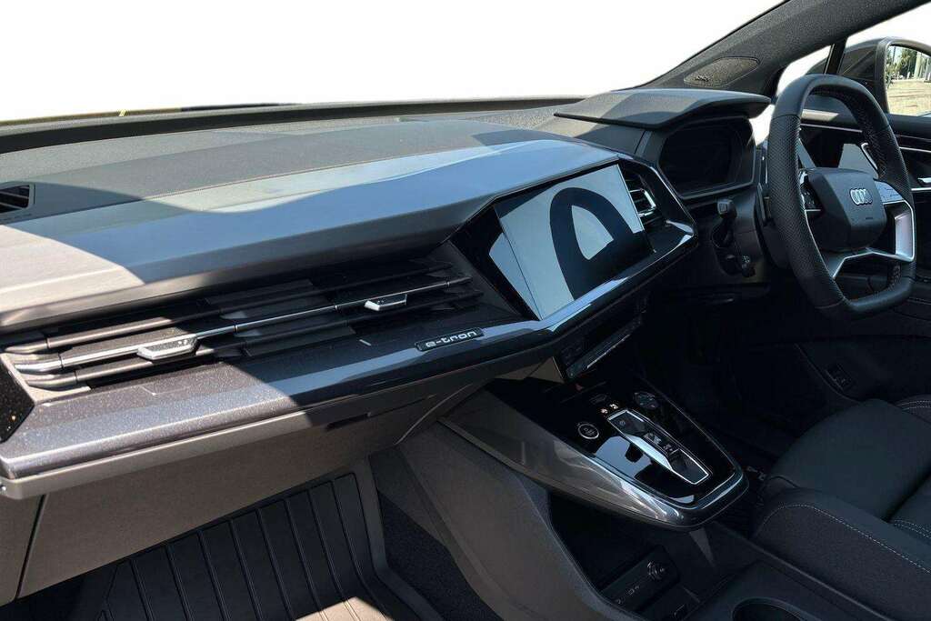 Audi Q4 E Tron 210Kw 45 Quattro 82Kwh Black Edition 2026 Grey #2