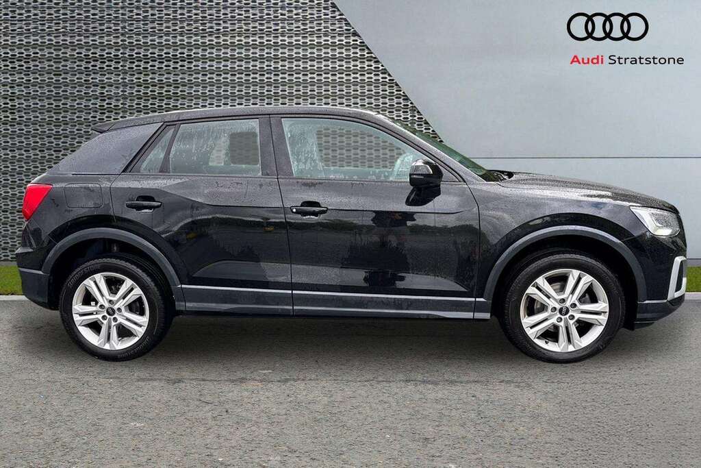 Audi Q2 35 Tfsi Sport 2024 Black #4