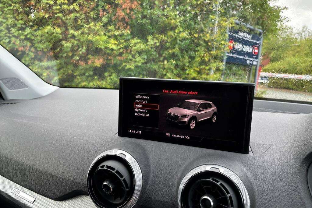 Audi Q2 35 Tfsi Black Edition S Tronic 2024 Grey #30