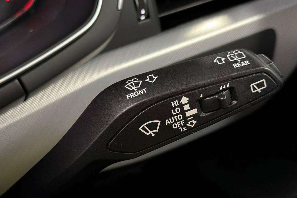 Audi A4 Audi Saloon 35 Tdi Black Edition S Tron White #37
