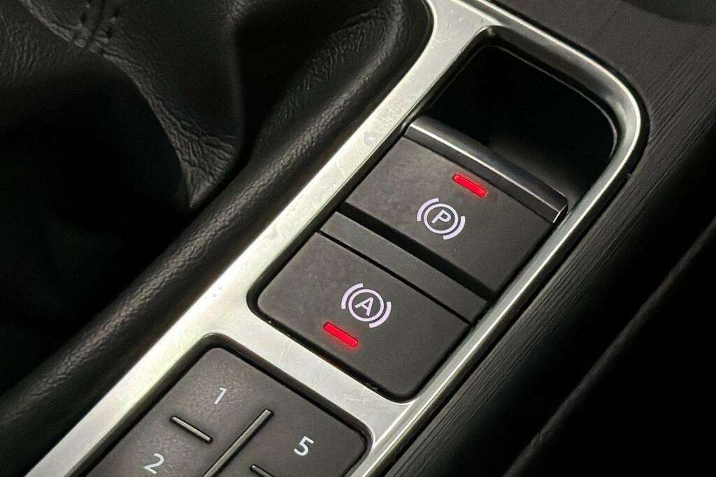 Audi A4 Audi Saloon 35 Tdi Black Edition S Tron White #32