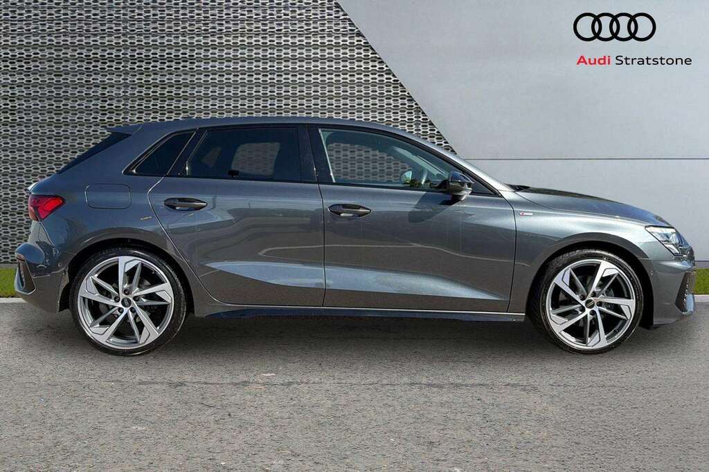Audi A3 35 Tfsi Black Edition S Tronic 2024 Grey #4