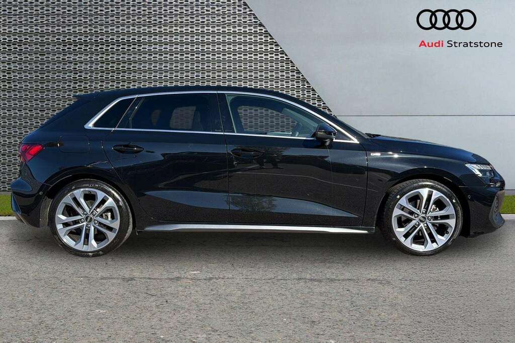 Audi A3 35 Tfsi S Line S Tronic 2025 Black #4