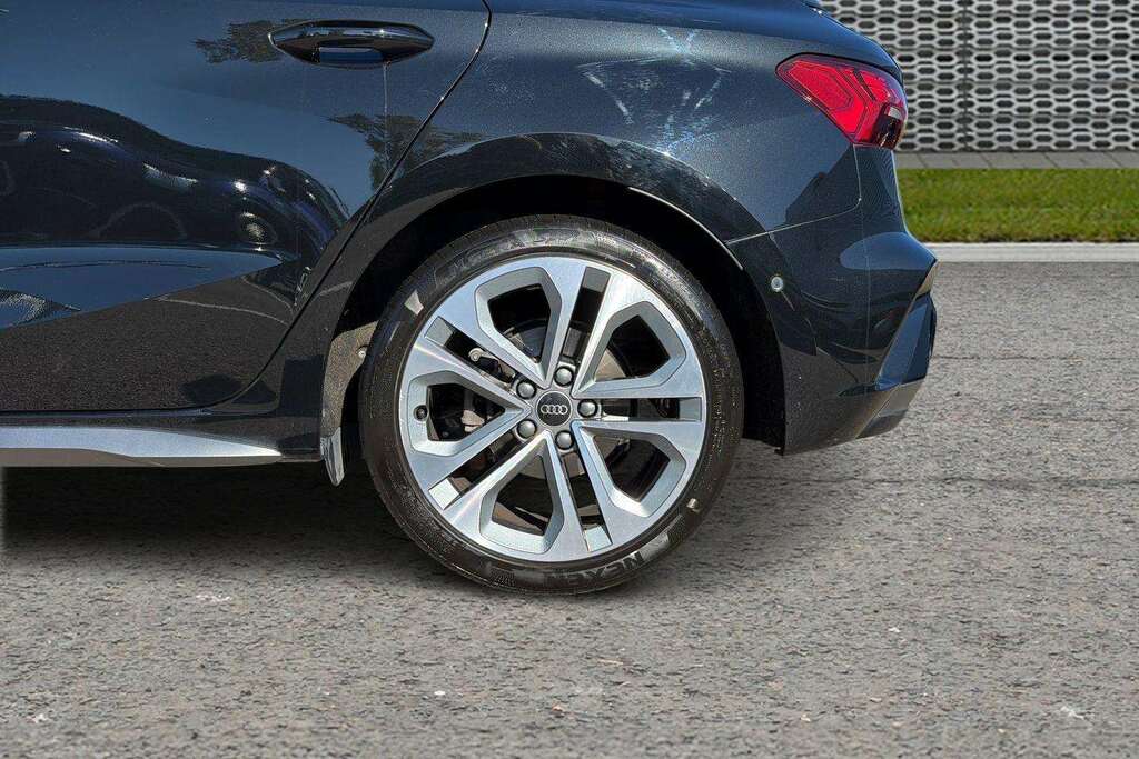 Audi A3 35 Tfsi S Line S Tronic 2025 Black #5