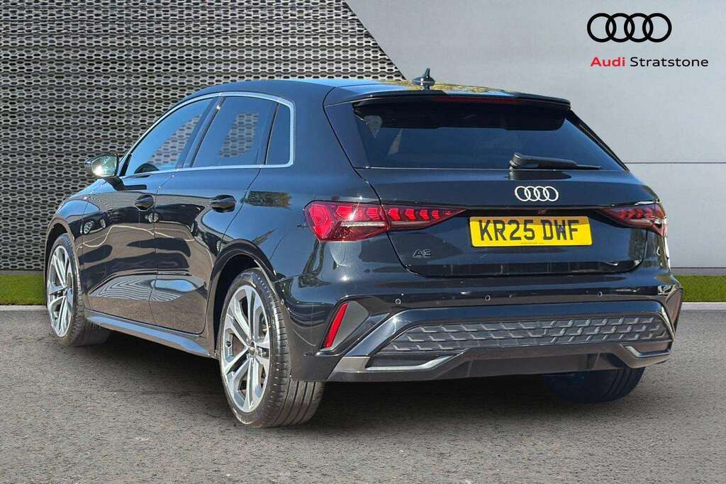 Audi A3 35 Tfsi S Line S Tronic 2025 Black #3