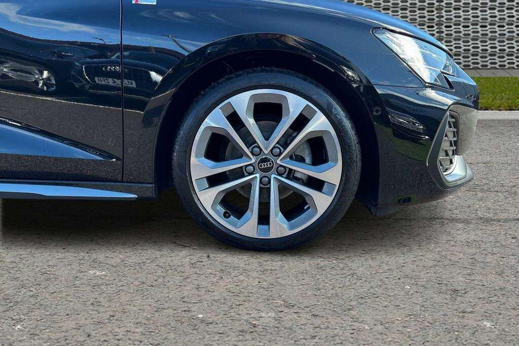 Audi A3 35 Tfsi S Line S Tronic 2025 Black #5